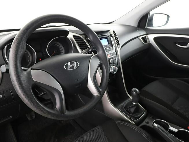 Hyundai i30 niski przebieg grzane fotele PDC klima