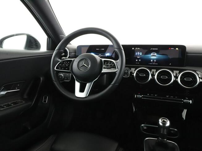 Mercedes A 180 FV23% navi półskóra grzane fotele kamera i czujniki parkowania