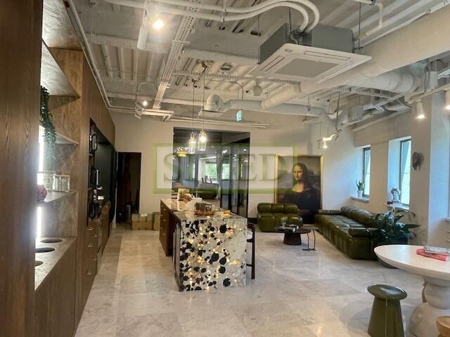 Dostęp24h,wys.3,5 m,dobre światło dzienne,recepcja