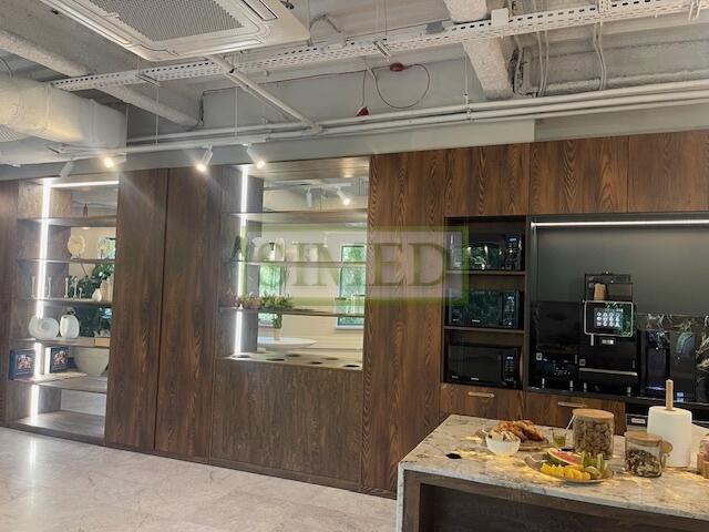 Dostęp24h,wys.3,5 m,dobre światło dzienne,recepcja