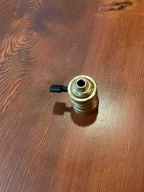 Stara oprawka mosiężna z wyłącznikiem E27