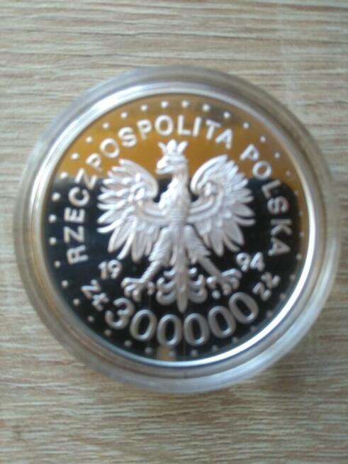 39. Moneta kolekcjonerska o nominale 300000 zł.
