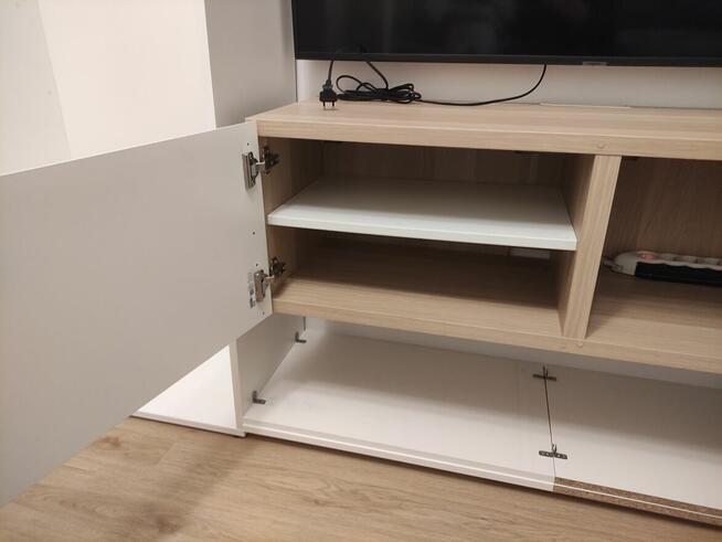 Szafka RTV telewizor IKEA, front biały, korpus okelina drewn