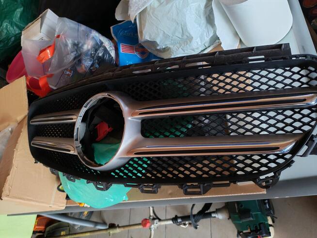 Atrapa, Grill w213. Avantgarde