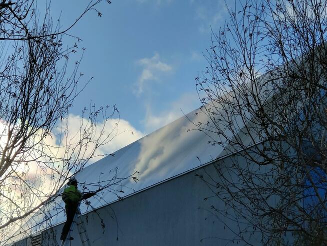 Mycie elewacji i dachów | Wynajem podnośnika koszowego | Tró