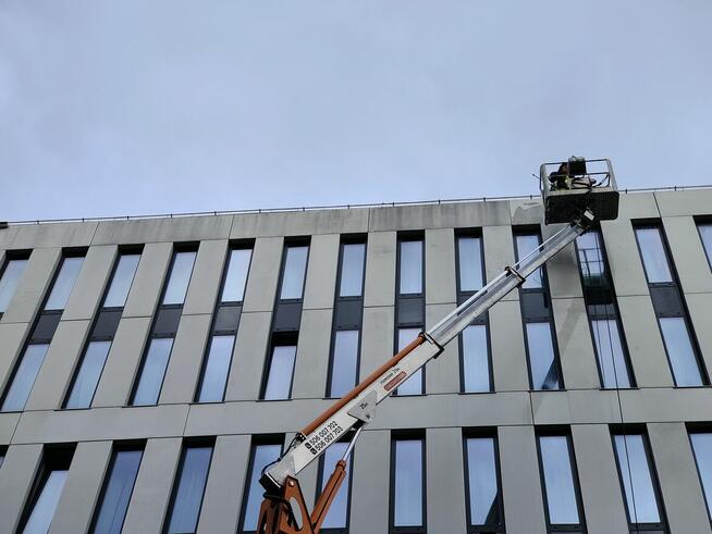 Mycie elewacji i dachów Gdańsk | Wynajem podnośnika koszoweg