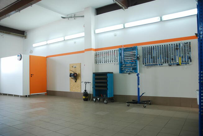 Warsztat samochodowy.