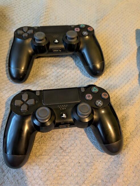 Sprzedam PS4 z 2Padami