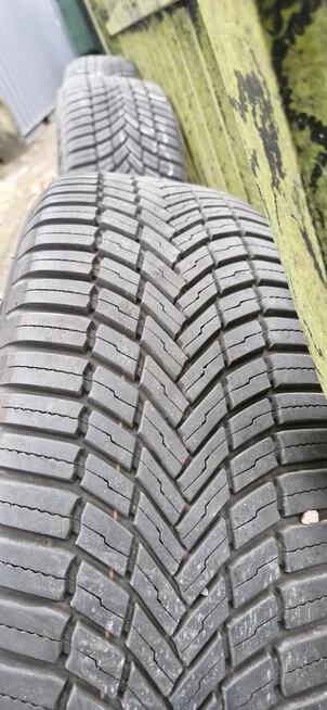 Opony wielosezonowe Bridgestone WeatherControl 215/65R16