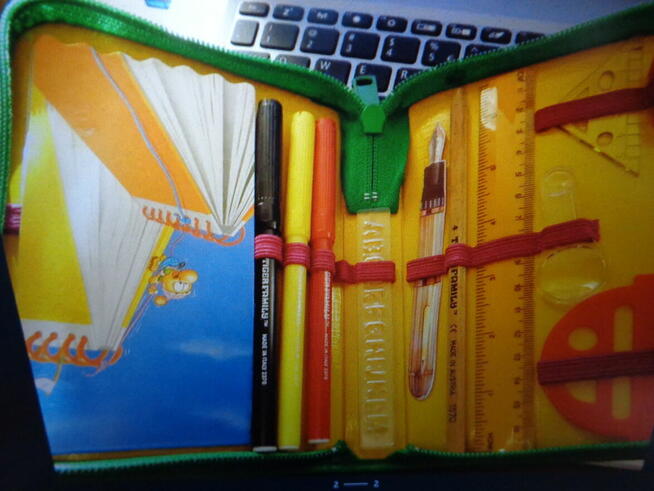 piórnik nowy z wyposażeniem kolorowy