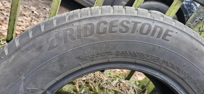 Opony wielosezonowe Bridgestone WeatherControl 215/65R16