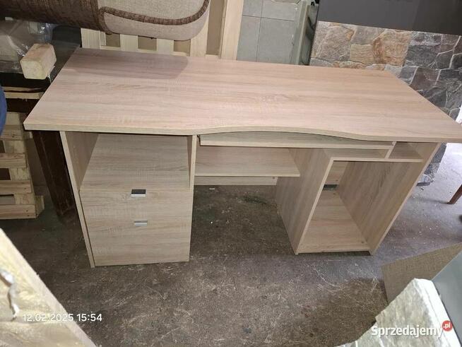 Duże Biurko z Miejscem na Komputer