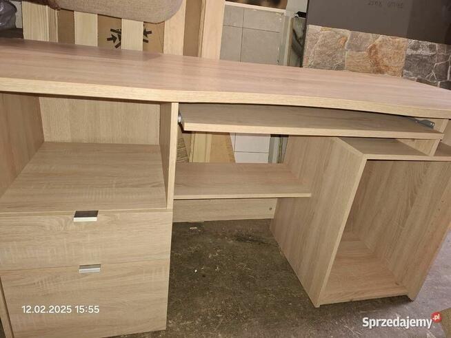 Duże Biurko z Miejscem na Komputer