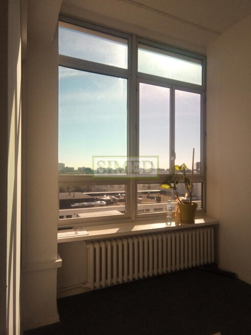 Dostęp 24h. 17 m2 ,wys. 3,4m recepcja , ochrona