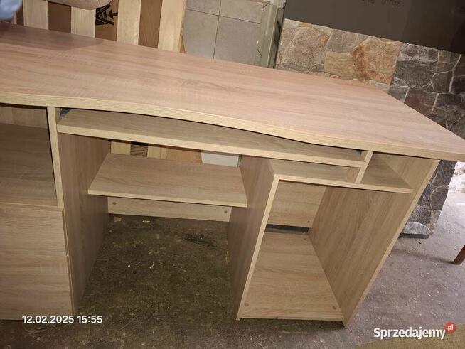 Duże Biurko z Miejscem na Komputer