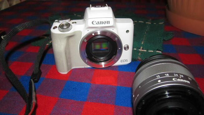 Sprzedam aparat bezlusterkowy Canon M50 Mark II.