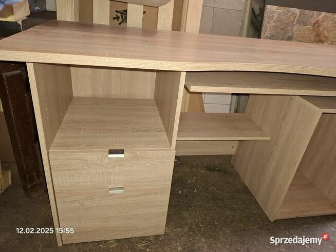Duże Biurko z Miejscem na Komputer