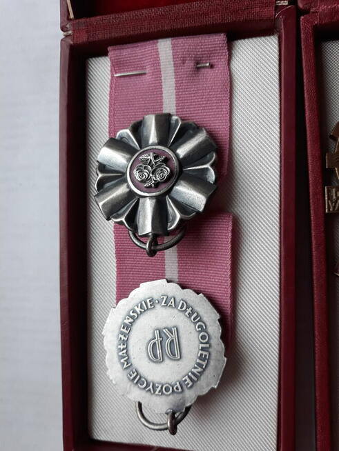 Medale i przypinki 14 sztuk