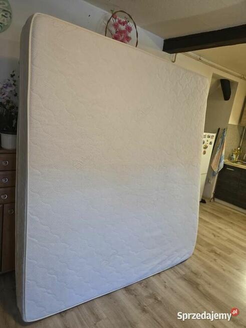 Materac Piankowy Duży 180 cm x 200 cm Stan Bardzo Dobry