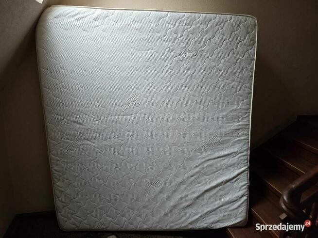 Materac Piankowy Duży 180 cm x 200 cm Stan Bardzo Dobry