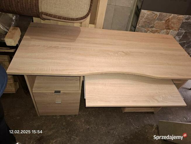 Duże Biurko z Miejscem na Komputer