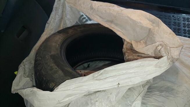 prawie nowe 4 opony wielosezonowe dunlop 225/50 R17