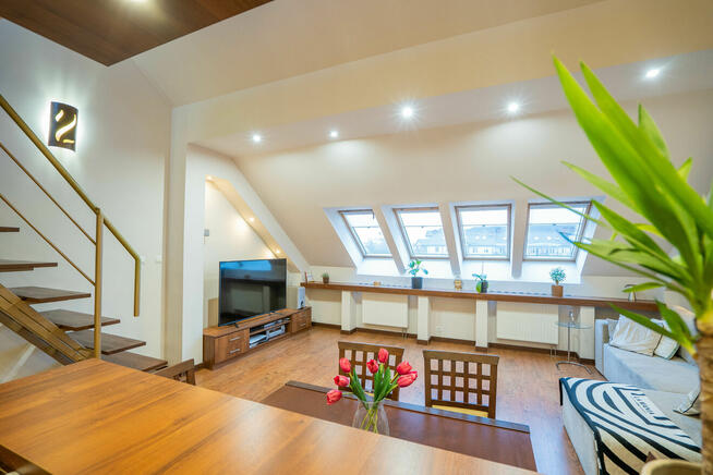 Dwupoziomowe z antresolą Nowe Miasto * z m. parking. w cenie