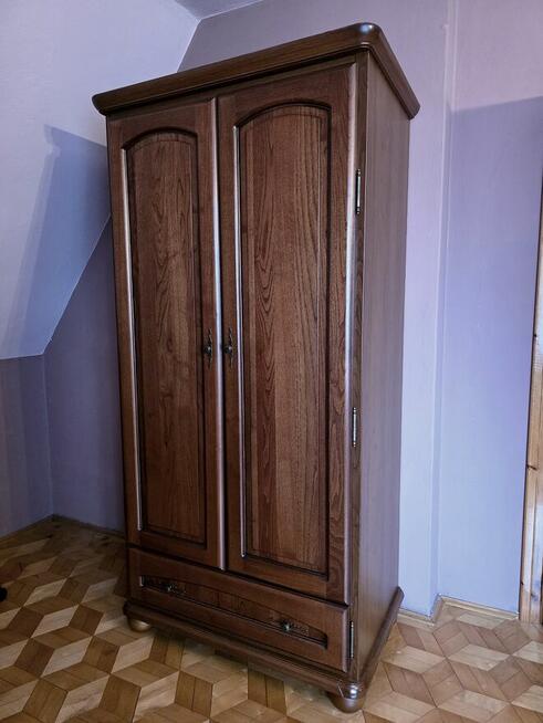 Zestaw mebli, dębowe fronty.