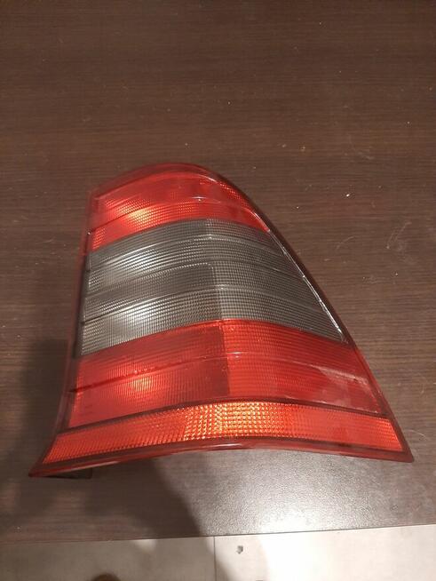 Lampa prawy tył mercedes w202 c klasa kombi