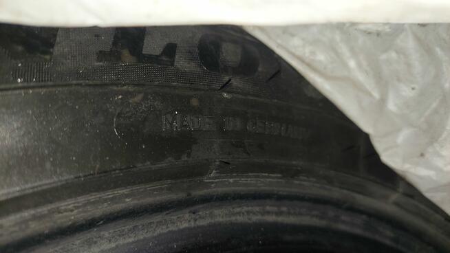 prawie nowe 4 opony wielosezonowe dunlop 225/50 R17