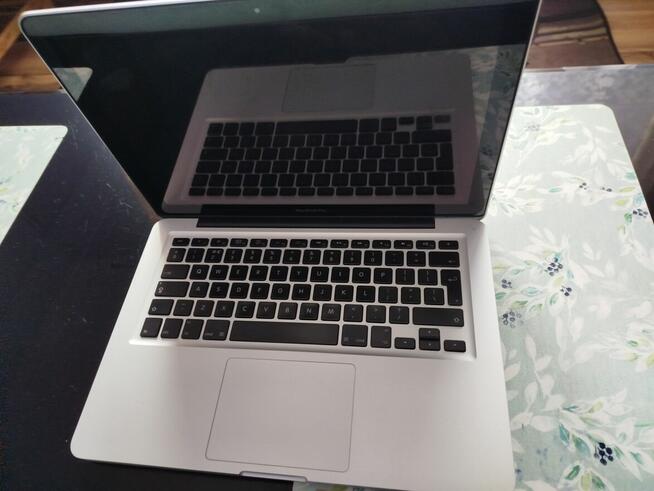 Laptopy Samsung R730, MacBook Pro