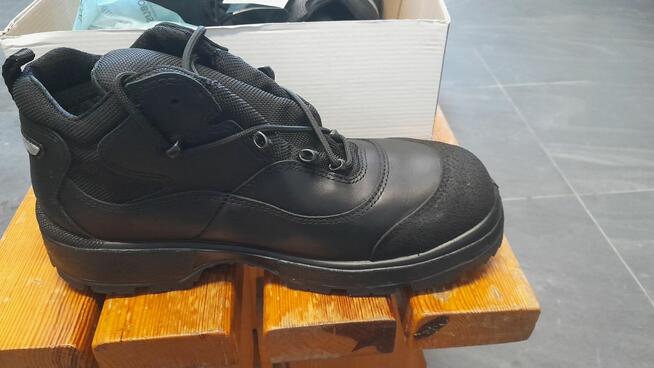 Sprzedam nowe buty robocze