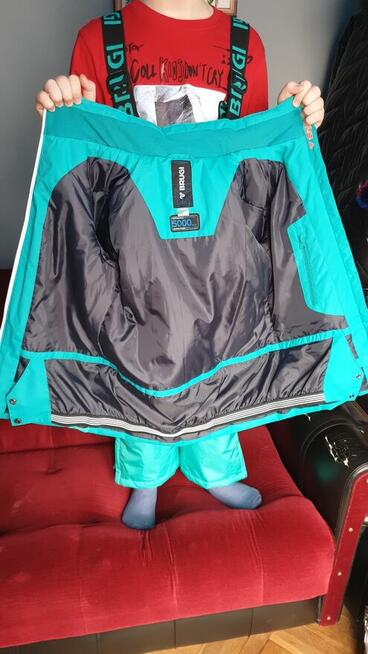 Strój, kombinezon narciarski.