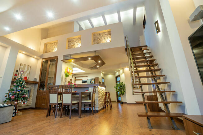 Dwupoziomowe z antresolą Nowe Miasto * z m. parking. w cenie