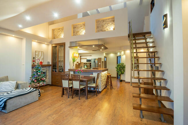 Dwupoziomowe z antresolą Nowe Miasto * z m. parking. w cenie