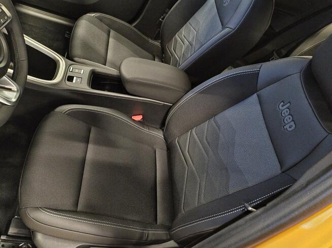 Jeep Avenger Wersja ALTITUDE 1.2 DCT 110KM + Czarny dach + Pakiet zimowy