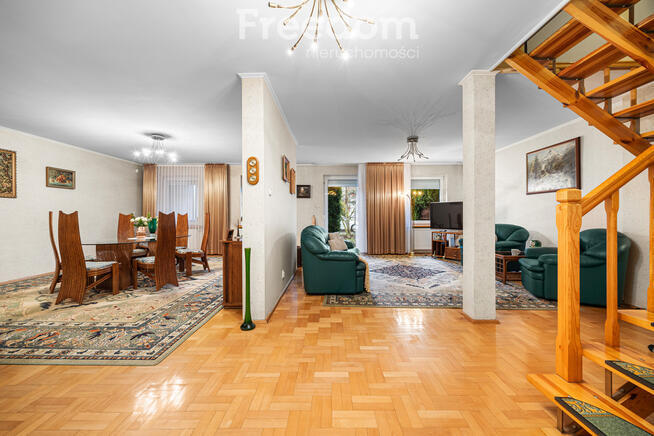 Dom w Warszawie na kameralnym osiedlu