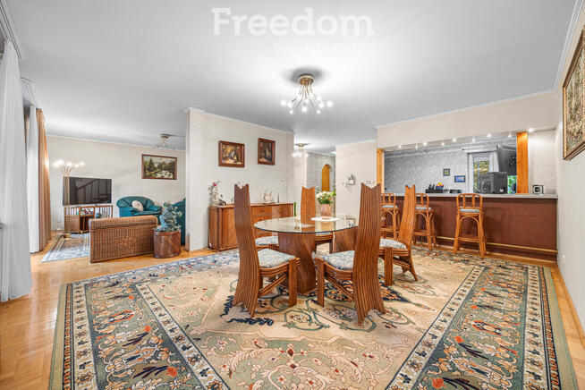 Dom w Warszawie na kameralnym osiedlu