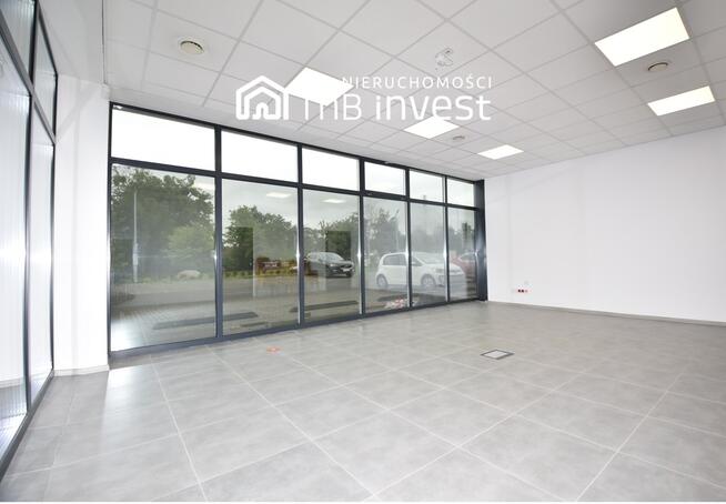 Lokal narożny parterowy z dużą witryną okienną