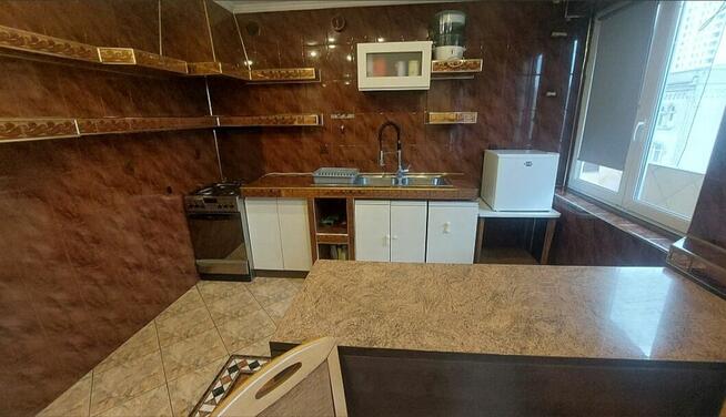 Piotrkowska dwa pokoje 52m2 centralne ogrzewanie. Parking