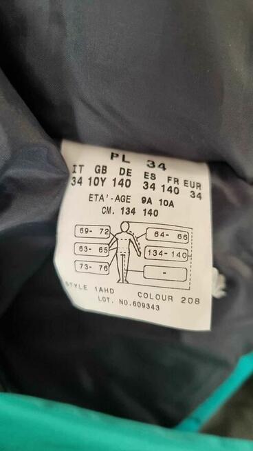 Strój, kombinezon narciarski.