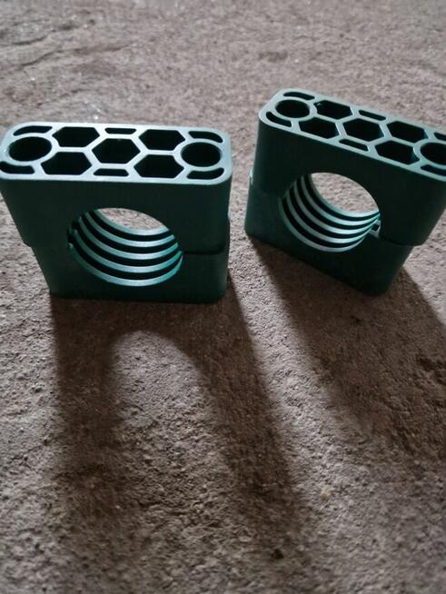 Uchwyty do przewodów i rur hydraulicznych