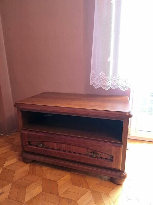 Zestaw mebli, dębowe fronty.