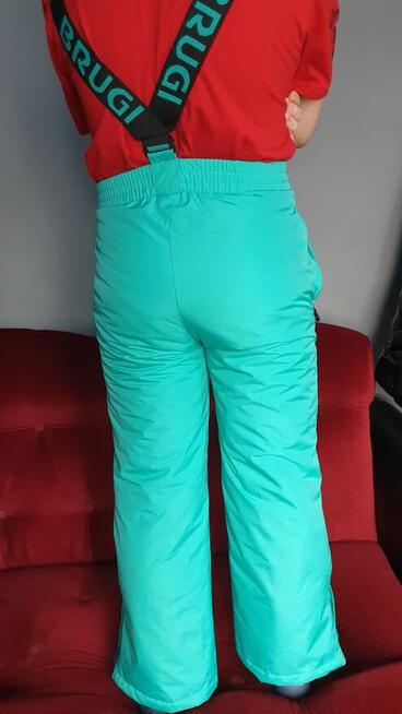 Strój, kombinezon narciarski.