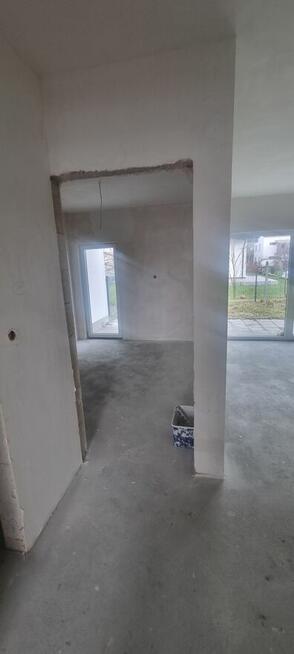 Mieszkanie w szeregowcu z ogródkiem i 2 miejscami postojowym