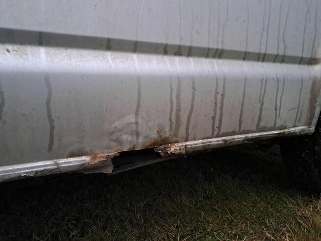 Syndyk sprzeda Volkswagen Transporter T5 1.9