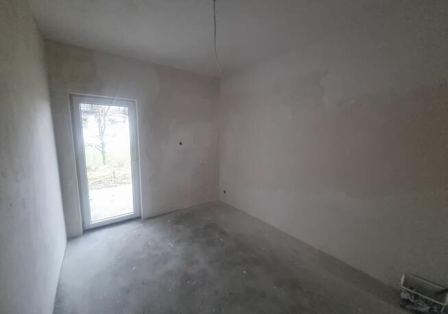 Mieszkanie w szeregowcu z ogródkiem i 2 miejscami postojowym