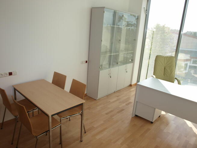 Meble biurowe, gabinetowe, na wymiar.