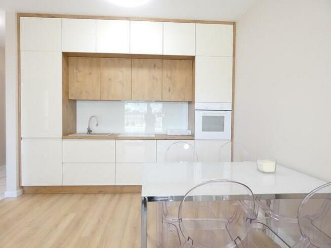 2 pokoje z miejscem w garażu- Białej Floty 4A