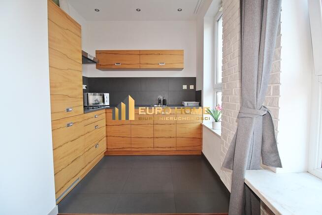 BLISKO INTRACO-BLISKO METRA DW.GDAŃSKI 2009rok